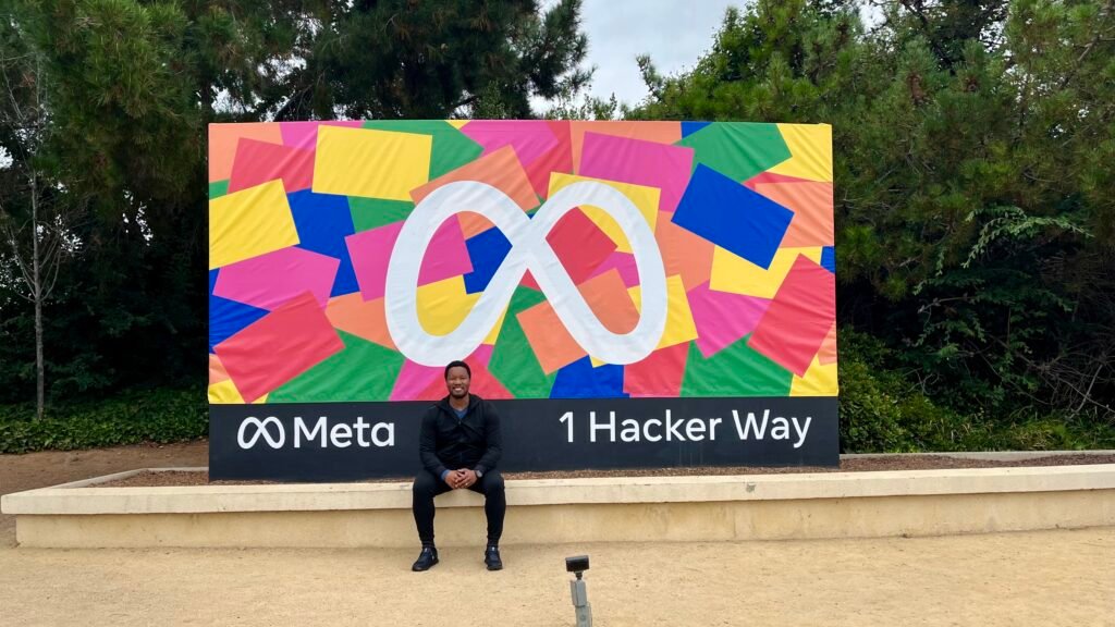 A self portrait of Mandlenkosi Vana outside the Meta headquarters sign whilst on his mindful travel adventure to the USA