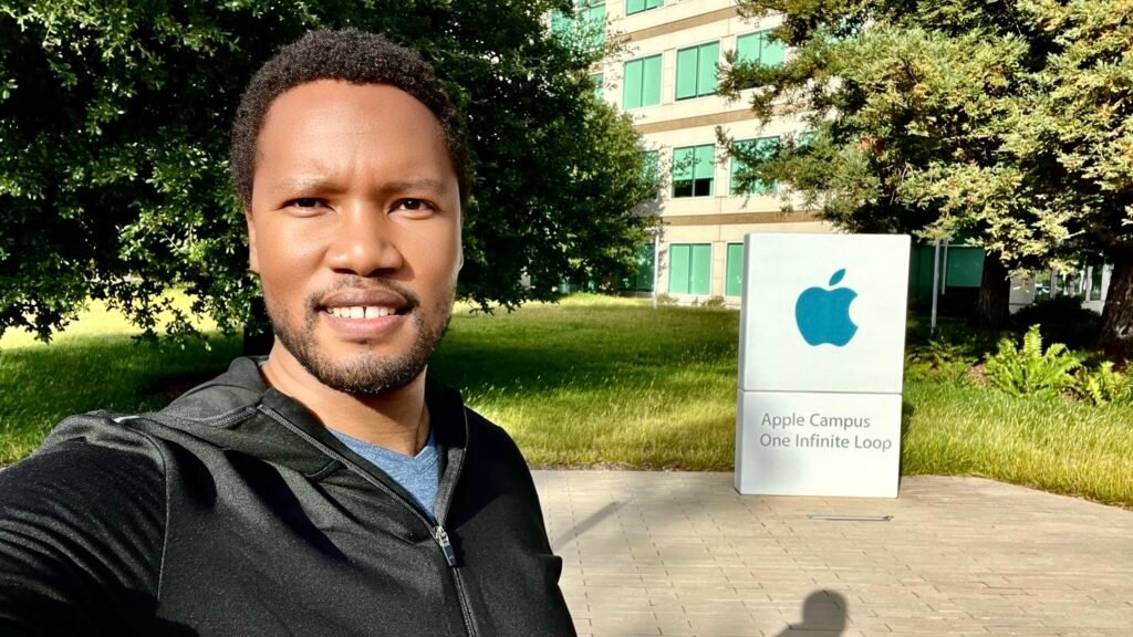 A self portrait of Mandlenkosi Vana outside the Apple Campus at One Infinite Loop whilst on his mindful travel adventure to the USA